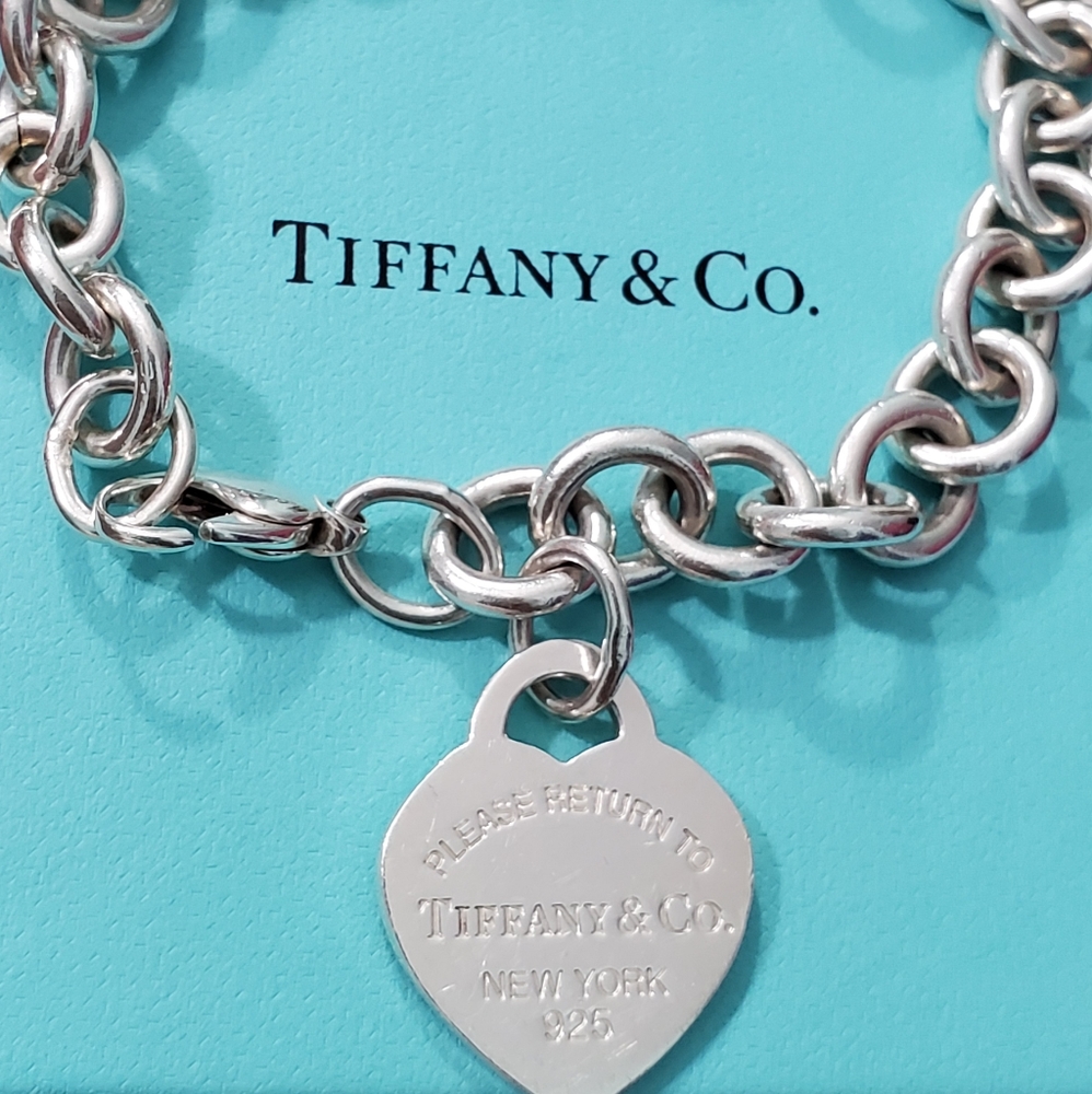 Return to Tiffany&Co Heart toggle bracelet